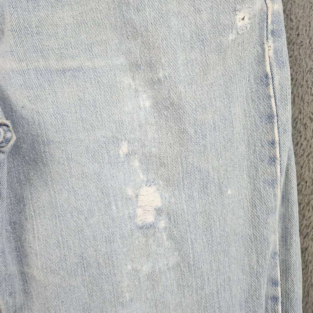 Levis natural distress